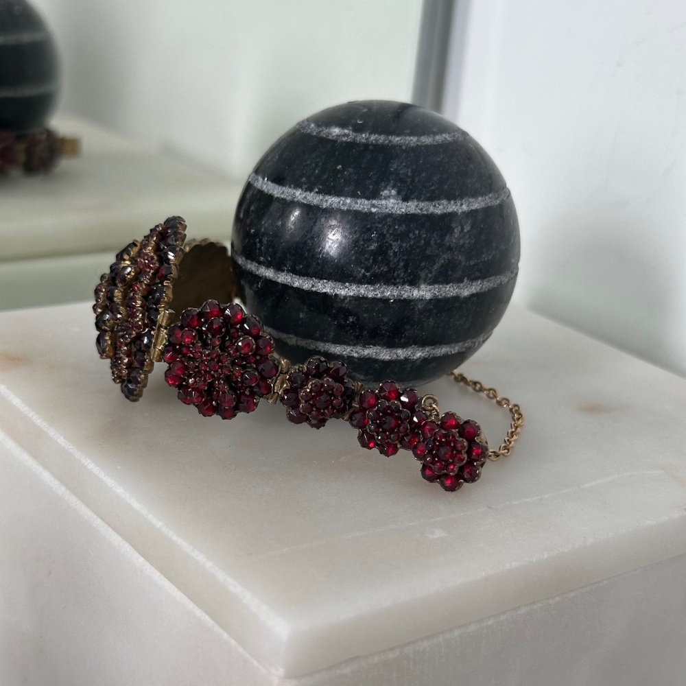 Victorian Antique Bohemian Garnet Flower Bracelet with clasp - RARE - Picture 6 of 10